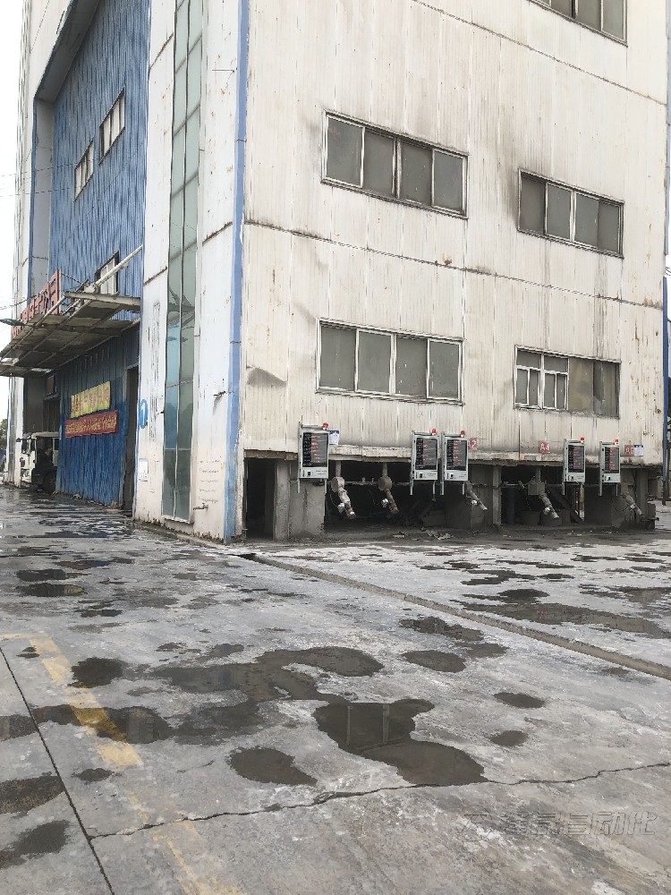 大街上裝混凝土的大卡車，為什么要邊走邊轉(zhuǎn)？看完長見識了